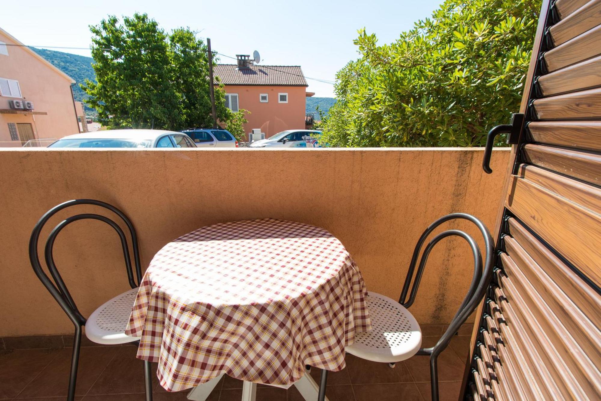 Apartments Marija - with parking Cres Bagian luar foto